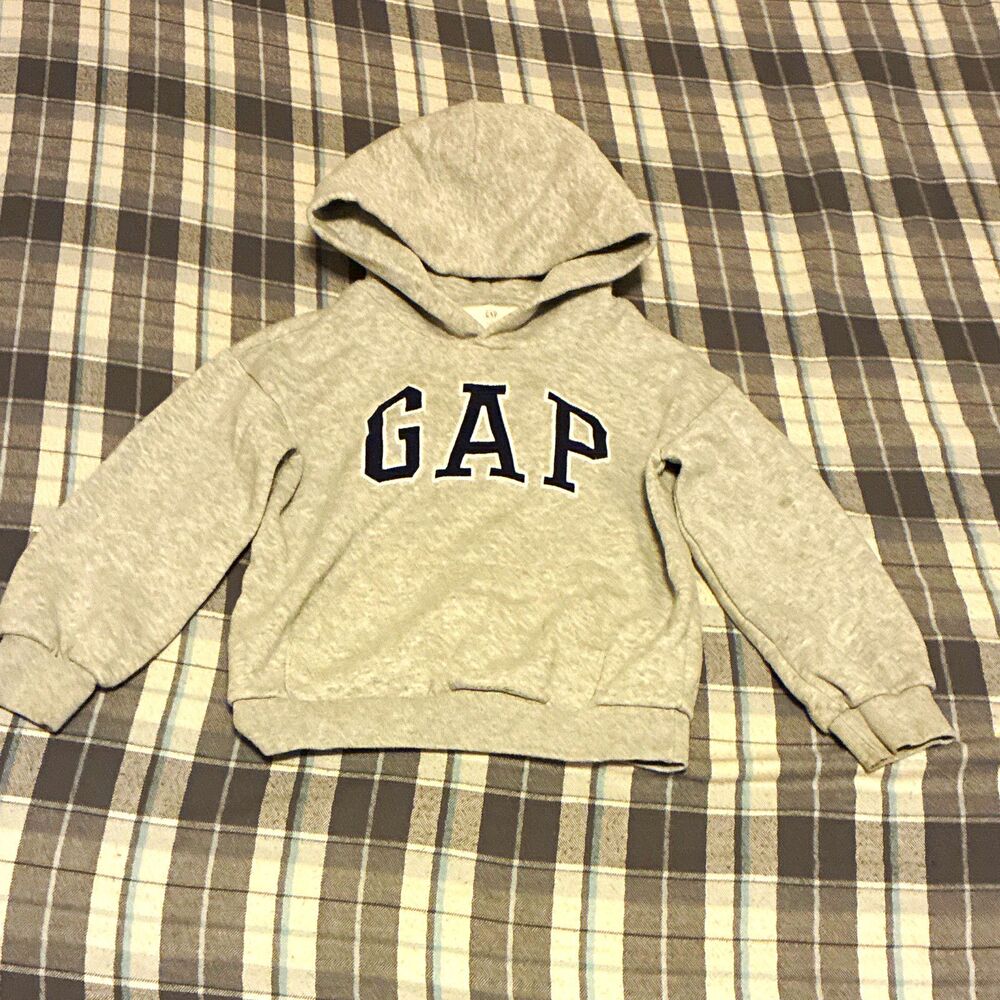 GAP Boys Size 5 Gray Pullover Hoodie Long Sleeve Logo Front Pockets